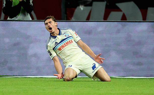 阿拉维斯等, 西乙, src